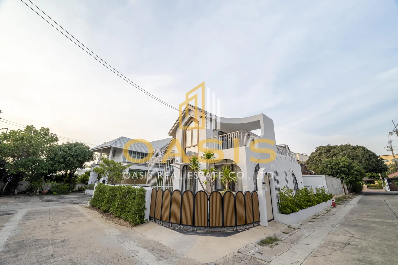 Minimal Nordic Villa Central Park 2 Pattaya For Sale