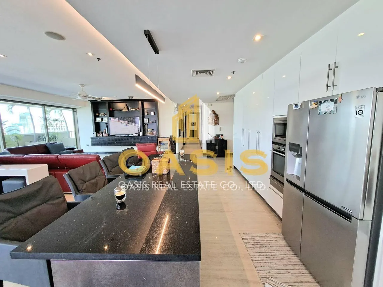 Luxury Penthouse overlooking Benjakitti Park – Asoke, Bangkok