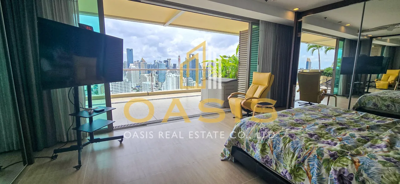 Luxury Penthouse overlooking Benjakitti Park – Asoke, Bangkok