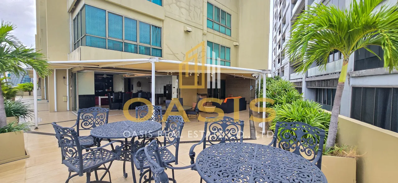 Luxury Penthouse overlooking Benjakitti Park – Asoke, Bangkok