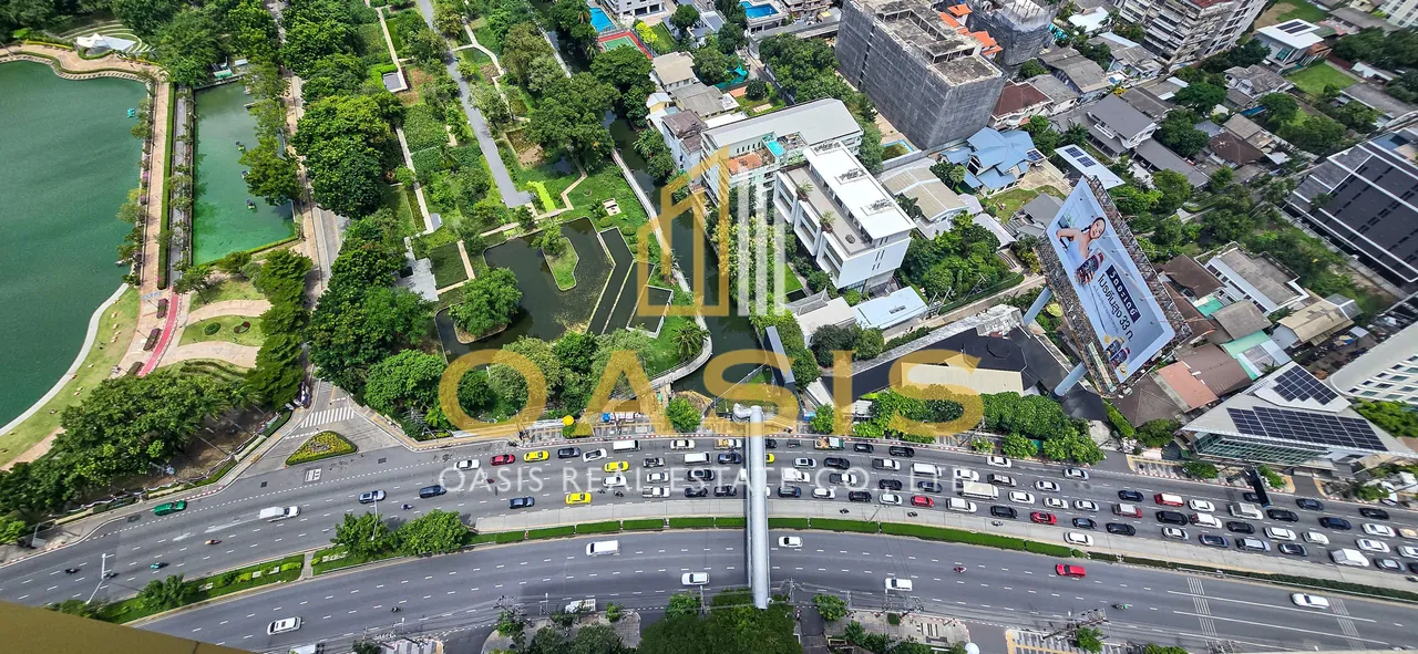 Luxury Penthouse overlooking Benjakitti Park – Asoke, Bangkok