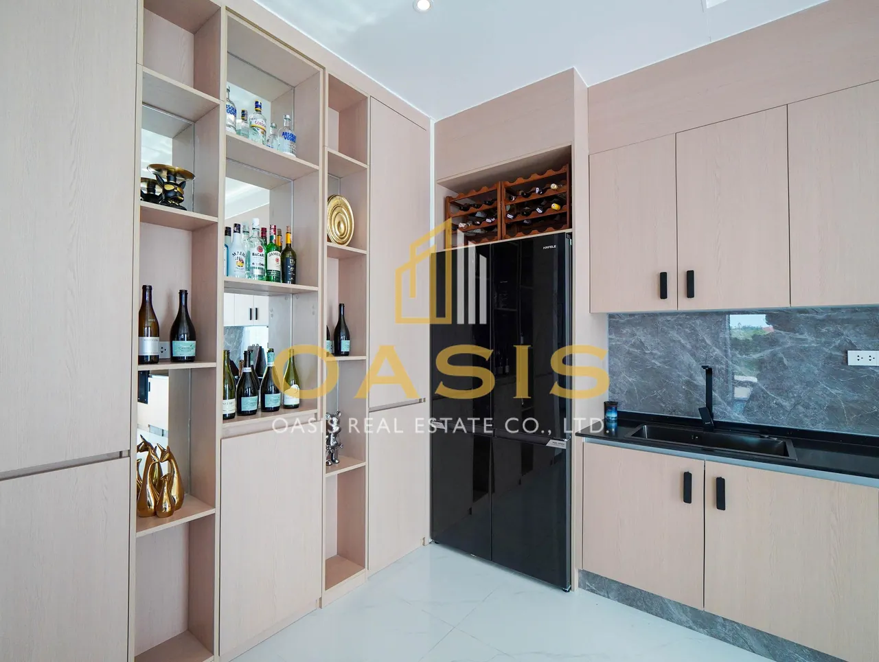 Brand-New 5-Bedroom Luxury Pool Villa for Sale & Rent in Na Jomtien
