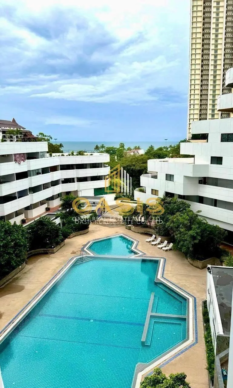 Beautiful big renovated studio in Paradise Condominium Jomtien in Foreign name