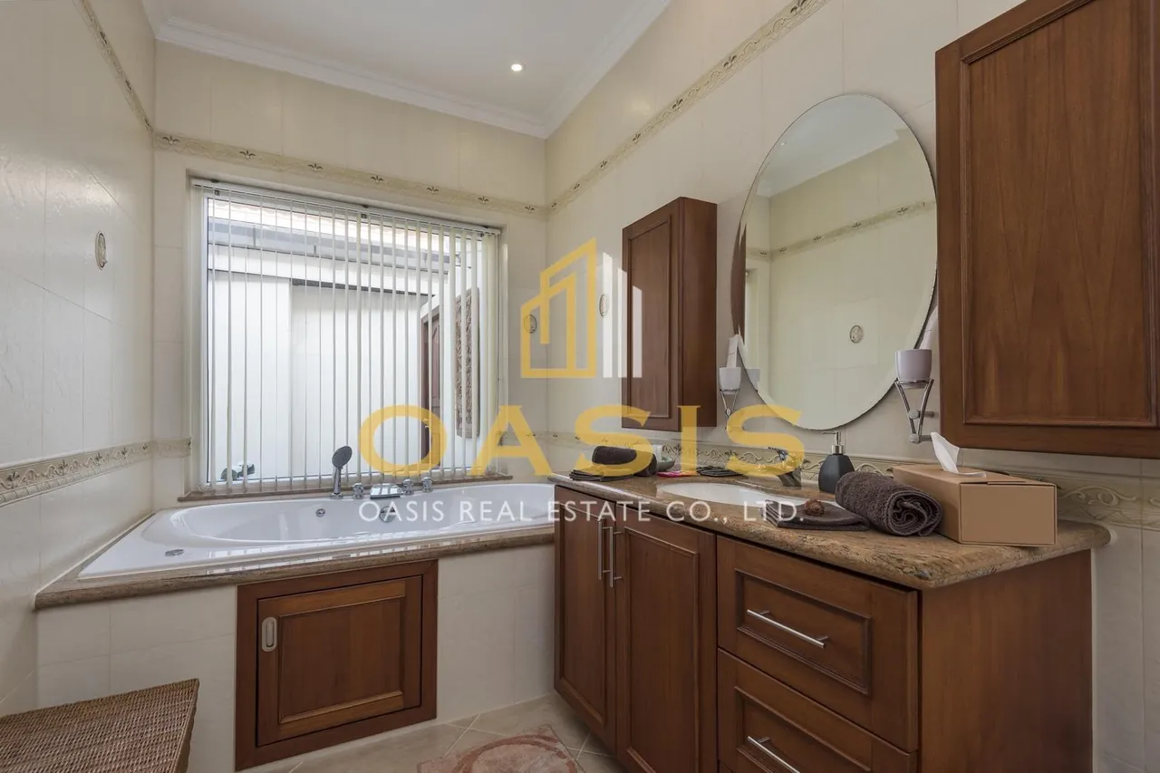Private Pool Villa for Rent in Pratumnak – Only 50 meters from Dongtan Beach