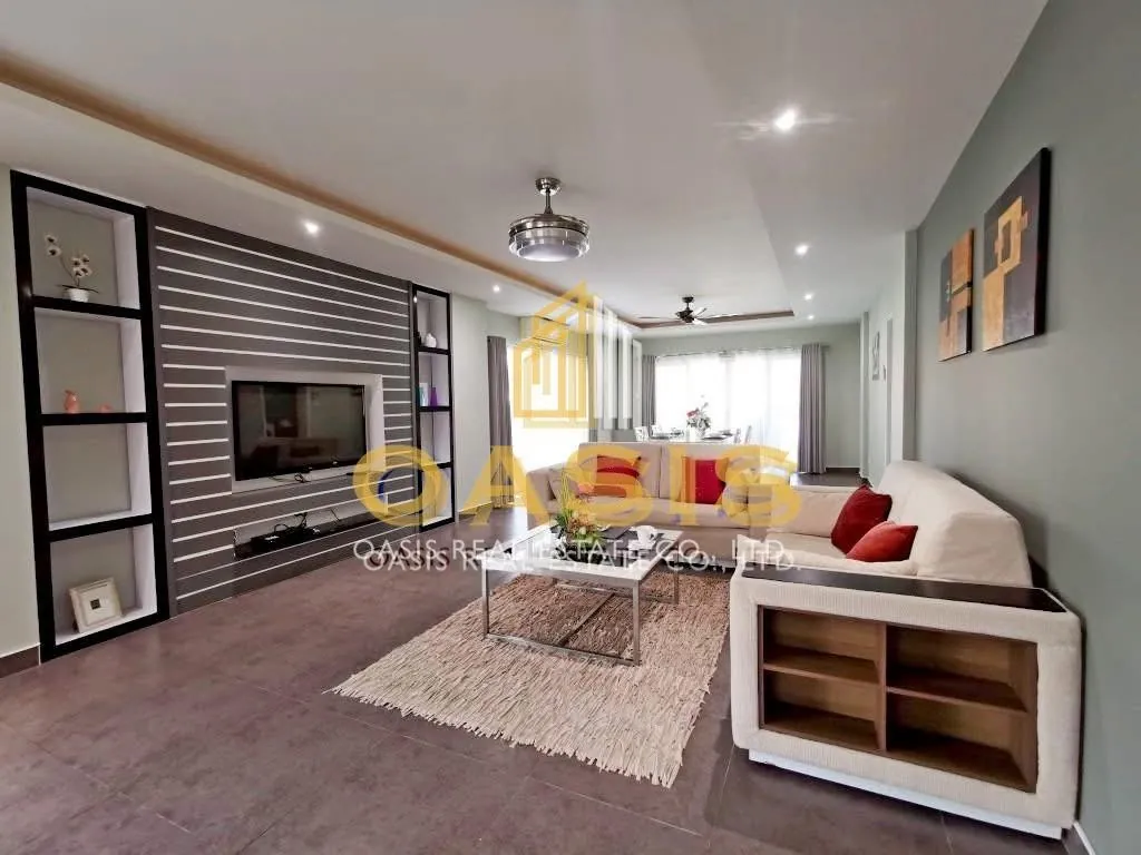 Pool View Condo For Sale at Tudor Court – Pratumnak