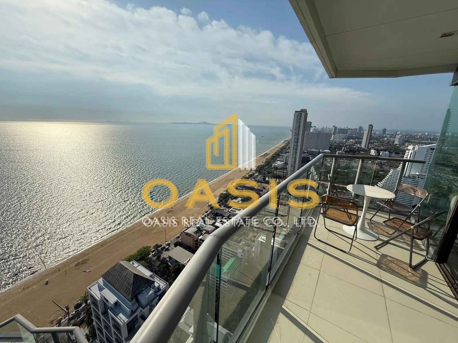 Cetus Beachfront Pattaya ,a high-rise luxury condominium located right on Jomtien Beach