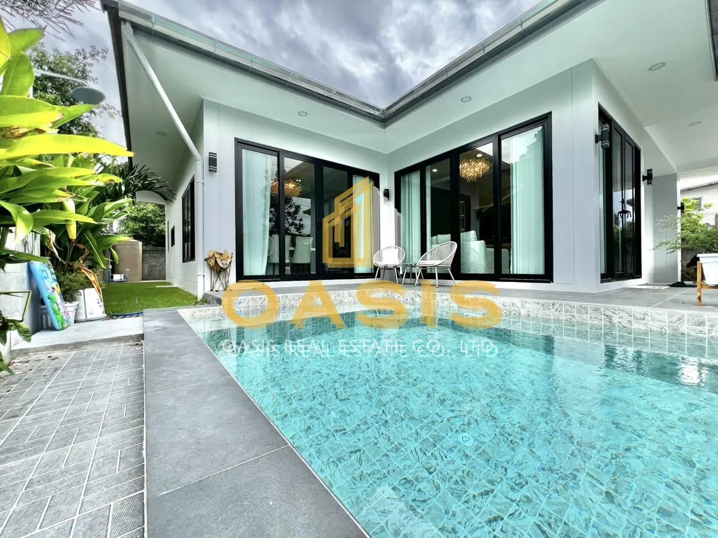 Luxury Modern Pool Villa in Huay Yai For sale