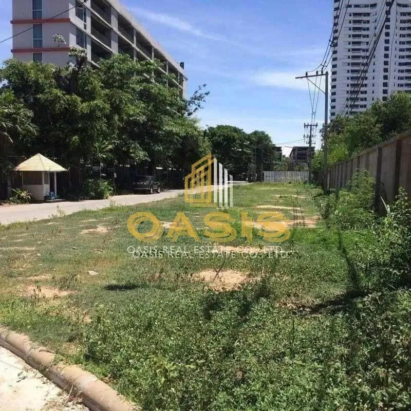 BEACHFRONT LAND NA JOMTIEN SOI 14 FOR SALE