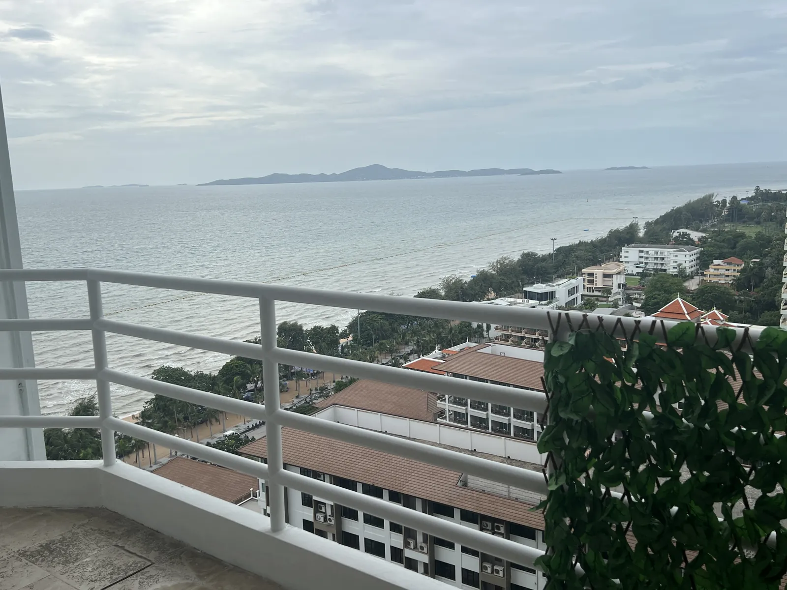 Spacious studio condominium in View Talay 7 For Sale
