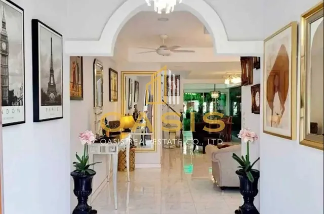 Luxury 4Bedroom Townhouse for Sale in Pratumnak Hill –  600m from the Beach!
