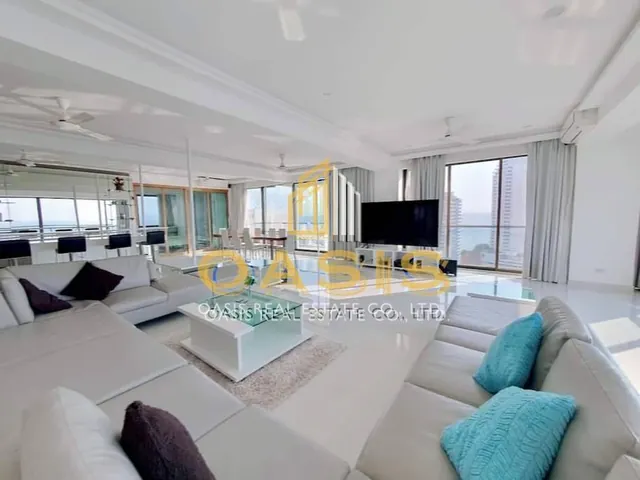 Luxury 300 sqm penthouse with beautiful sea views on Pratumnak Hill