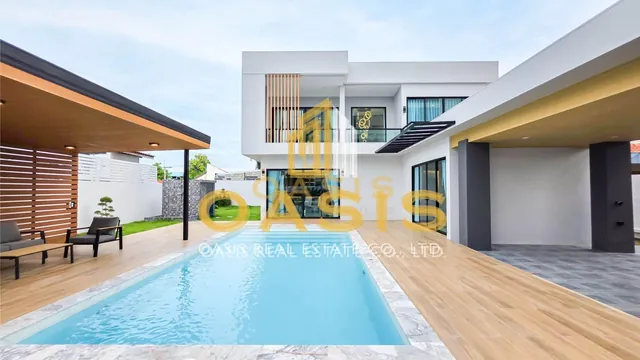 A beautifully renovated 2-storey home for Sale