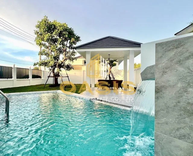 Modern 4 Bedroom Pool Villa For Sale in Huay Yai