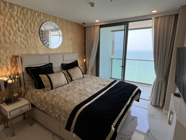 Copacabana Beach Jomtien direct front sea view unit for sale