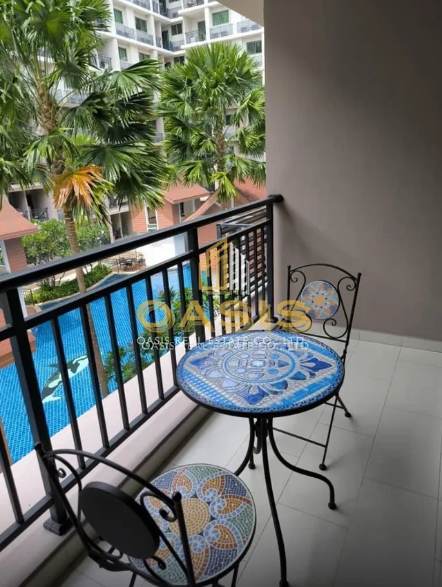 Modern 2-bedrooms condominium with a stunning pool view at Arcadia Beach Continental