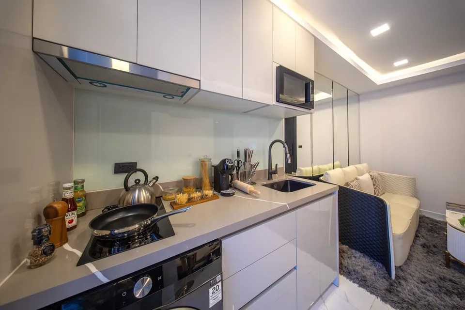 1-bedroom 34 m² show unit kitchen