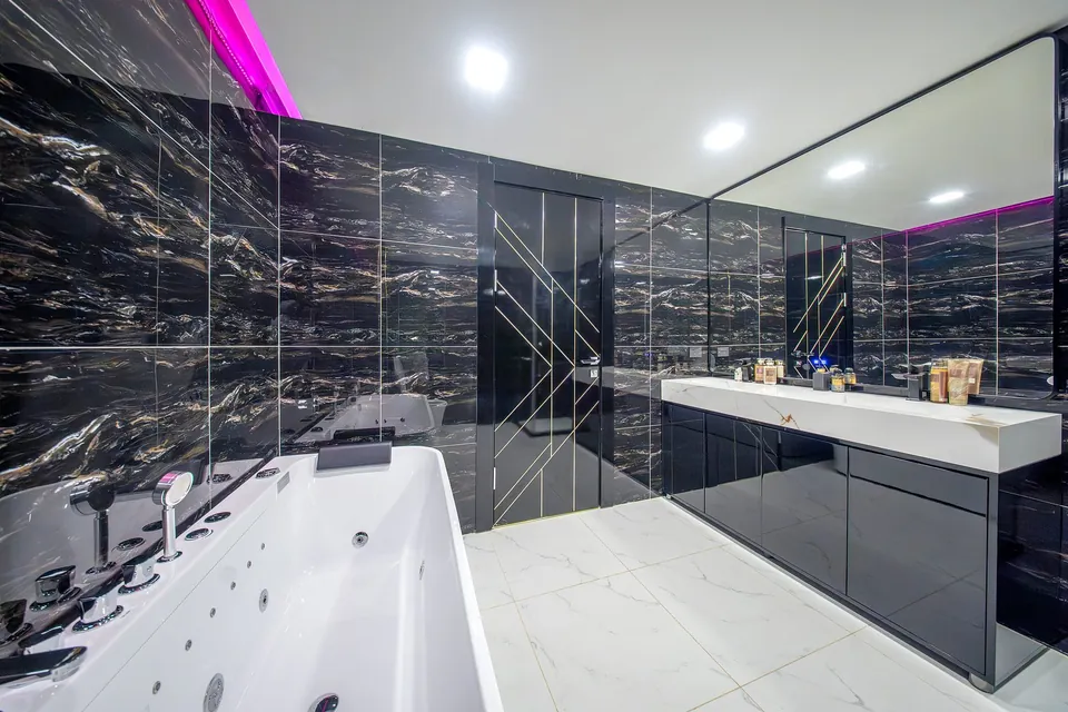 2-bedroom show unit bathroom with bathtub