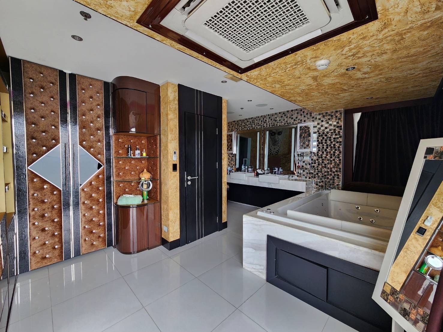 Special price, beautiful penthouse with unique style