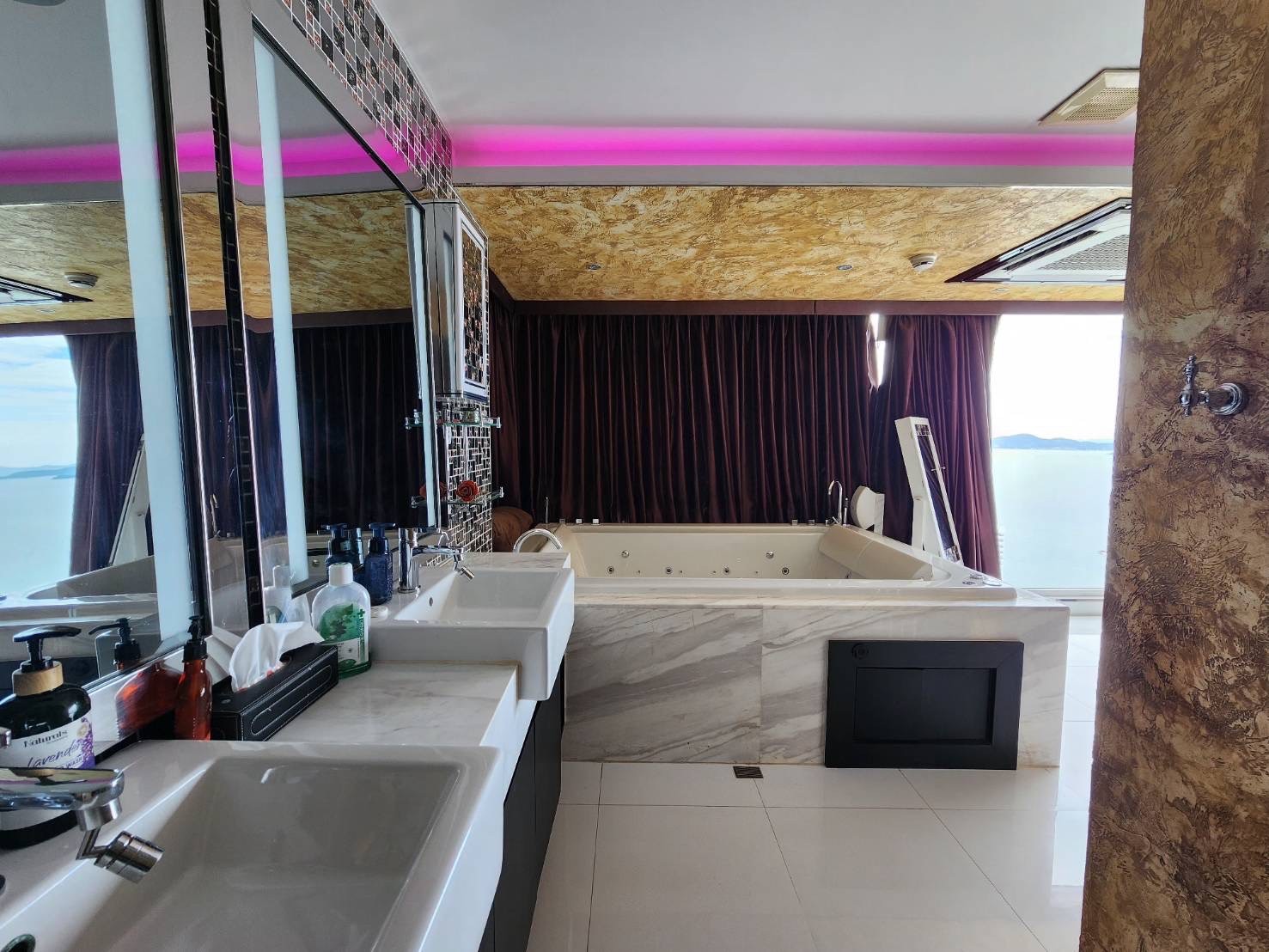 Special price, beautiful penthouse with unique style