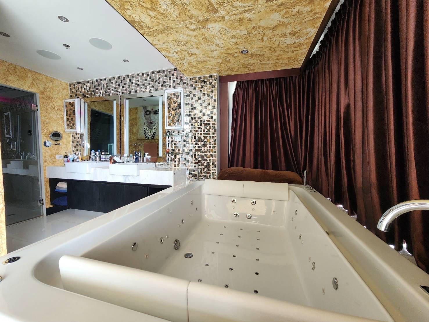 Special price, beautiful penthouse with unique style