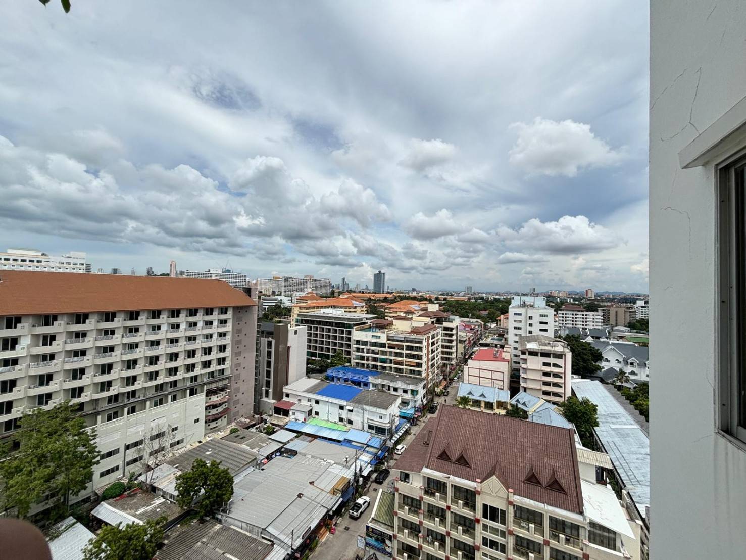 Good price condo that is hard to find now, close to the  immigration office
