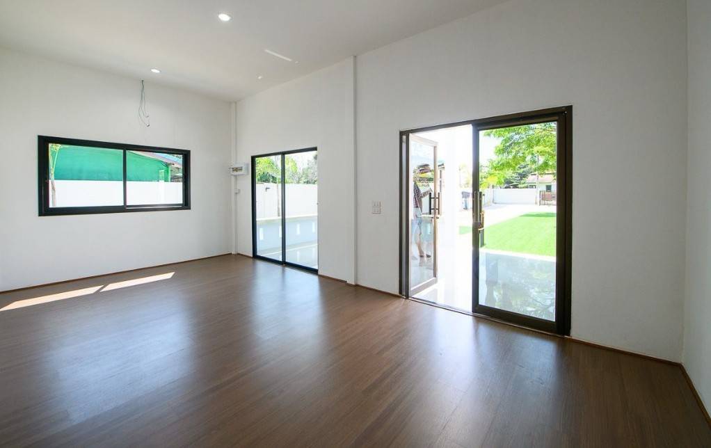 Spacious house with a large garden at a great price