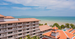 Modern 2 bed in View Talay 5c right at the beach with breathtaking sea views