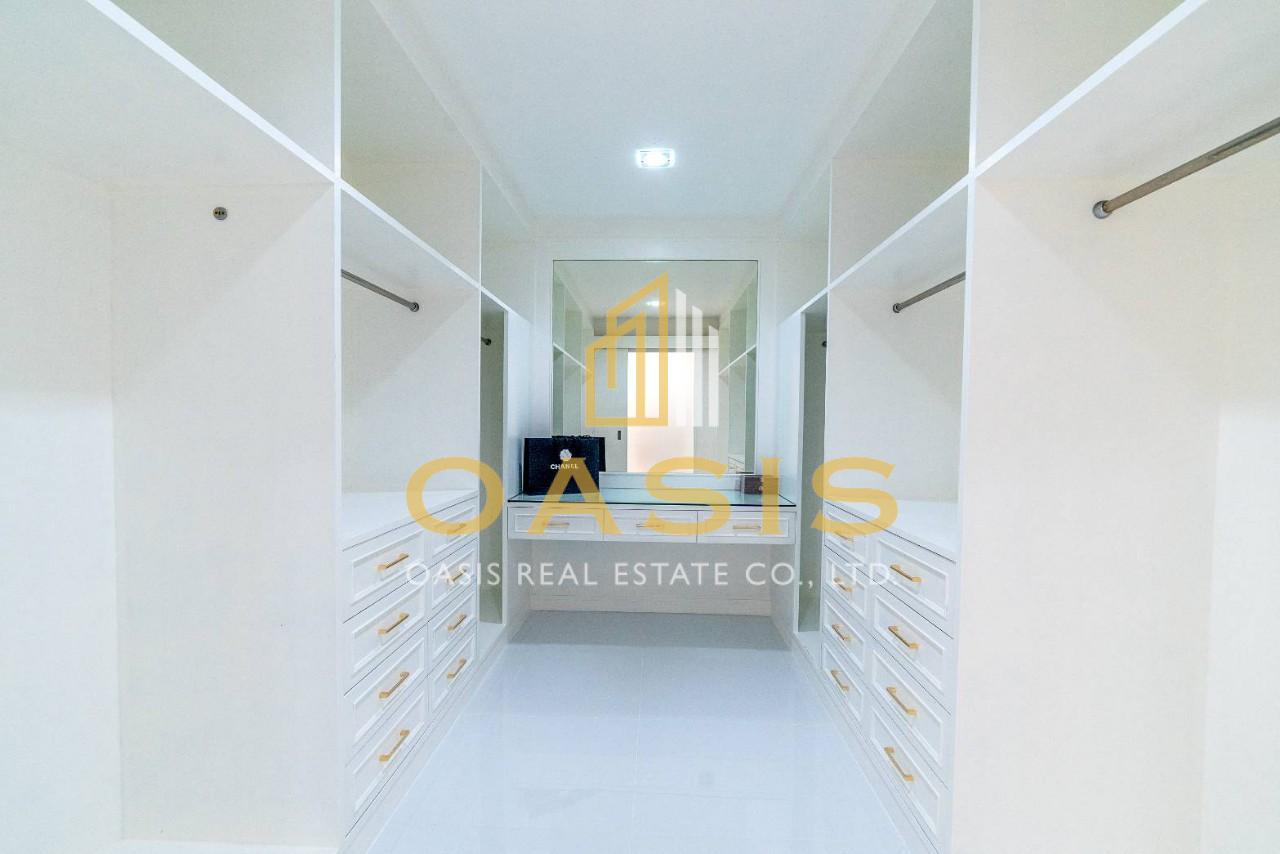 Mountain Views and partial Sea views