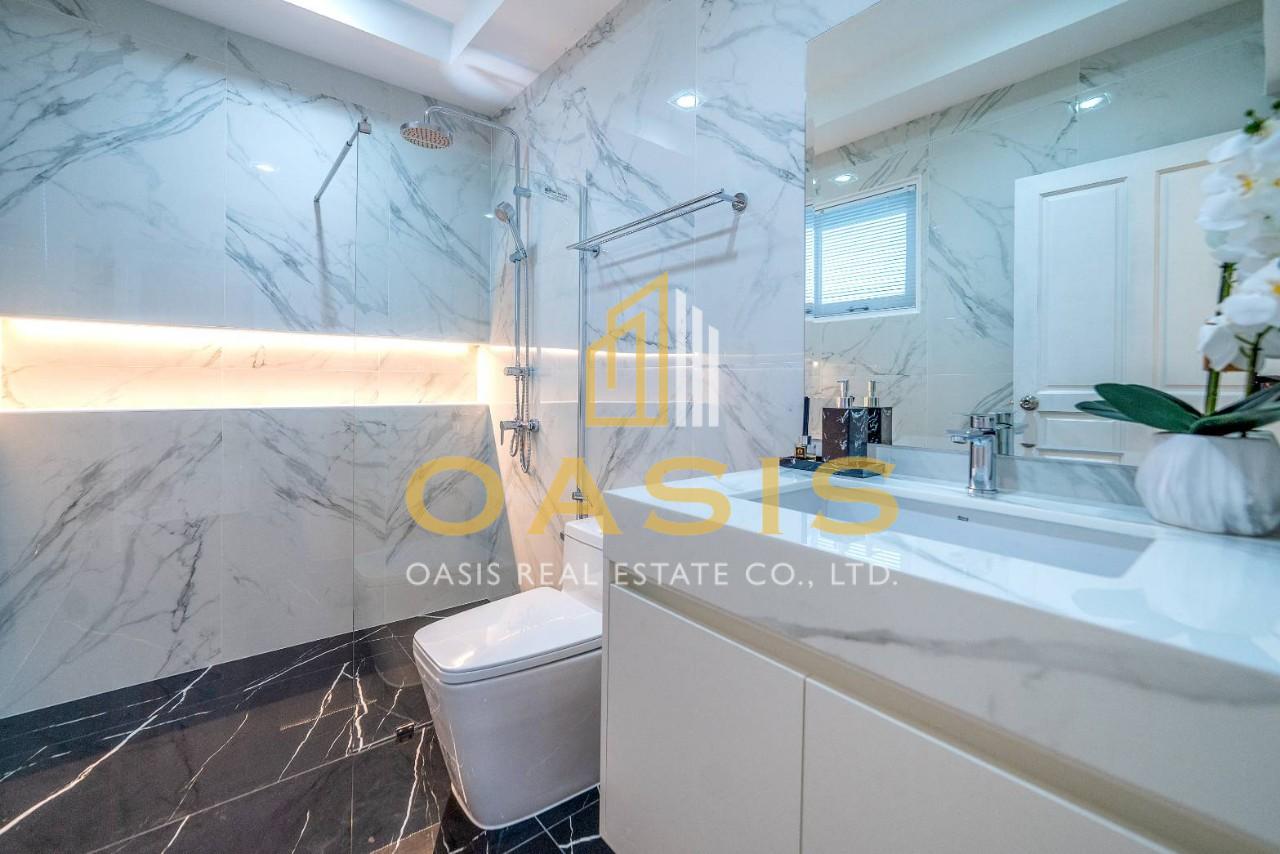 Mountain Views and partial Sea views