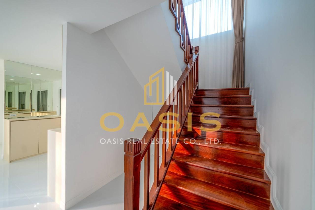 Mountain Views and partial Sea views