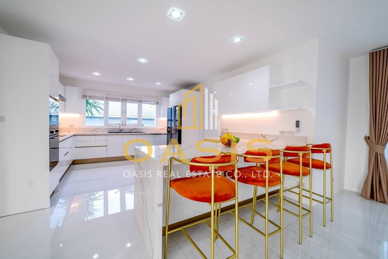 Mountain Views and partial Sea views