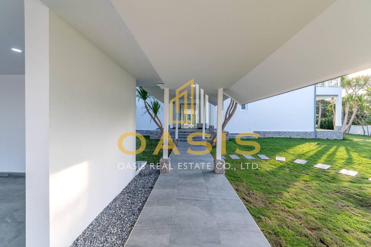 Mountain Views and partial Sea views