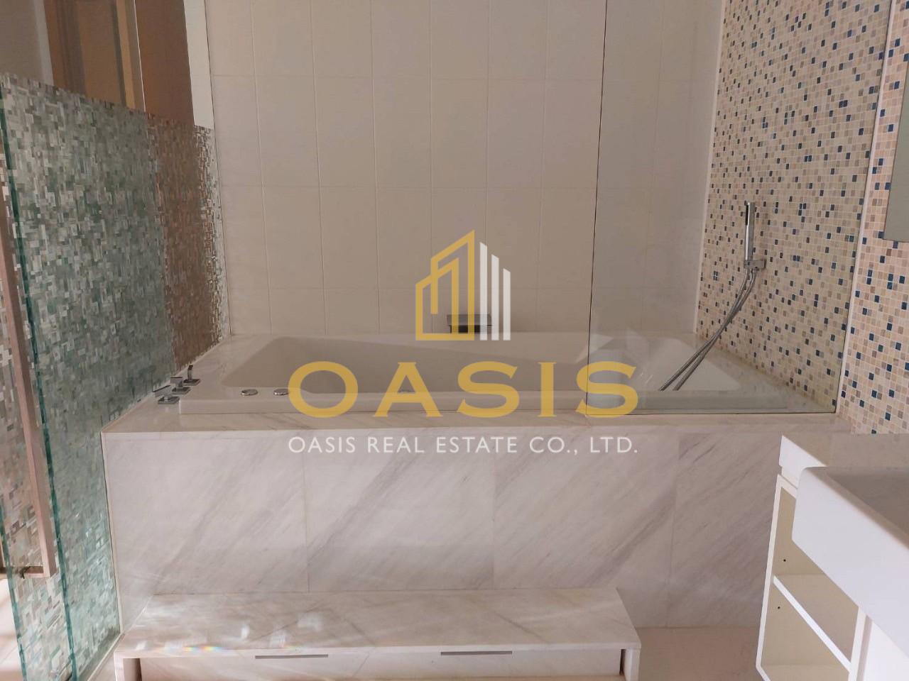 Northpoint ,Discover your dream home in a condo that combines luxury with stunning views !!