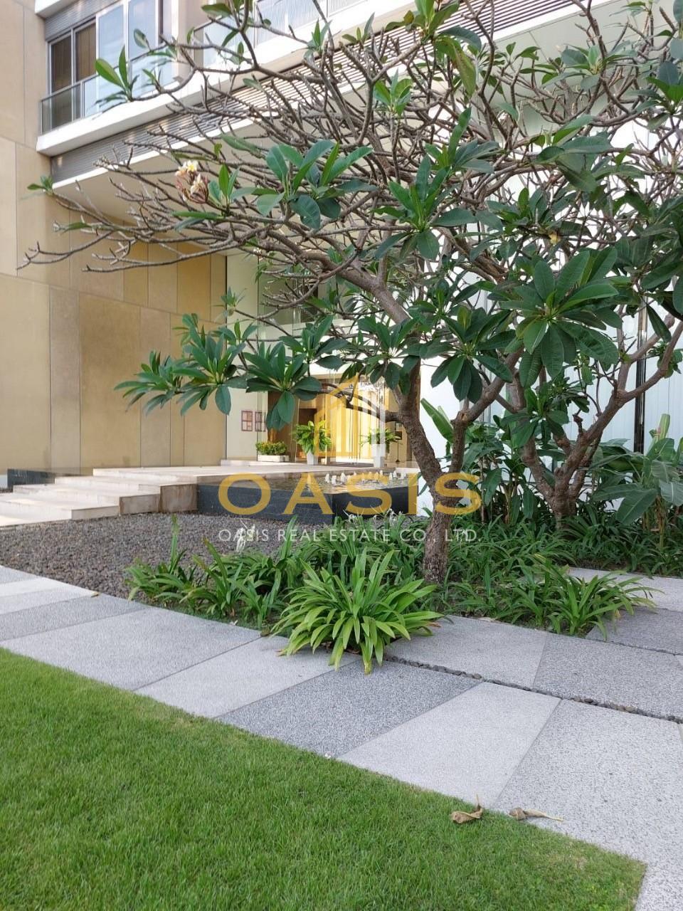 Northpoint ,Discover your dream home in a condo that combines luxury with stunning views !!