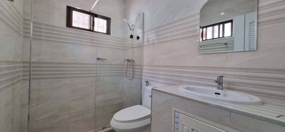 Beautiful  house with a hot price that comes with a spacious living area