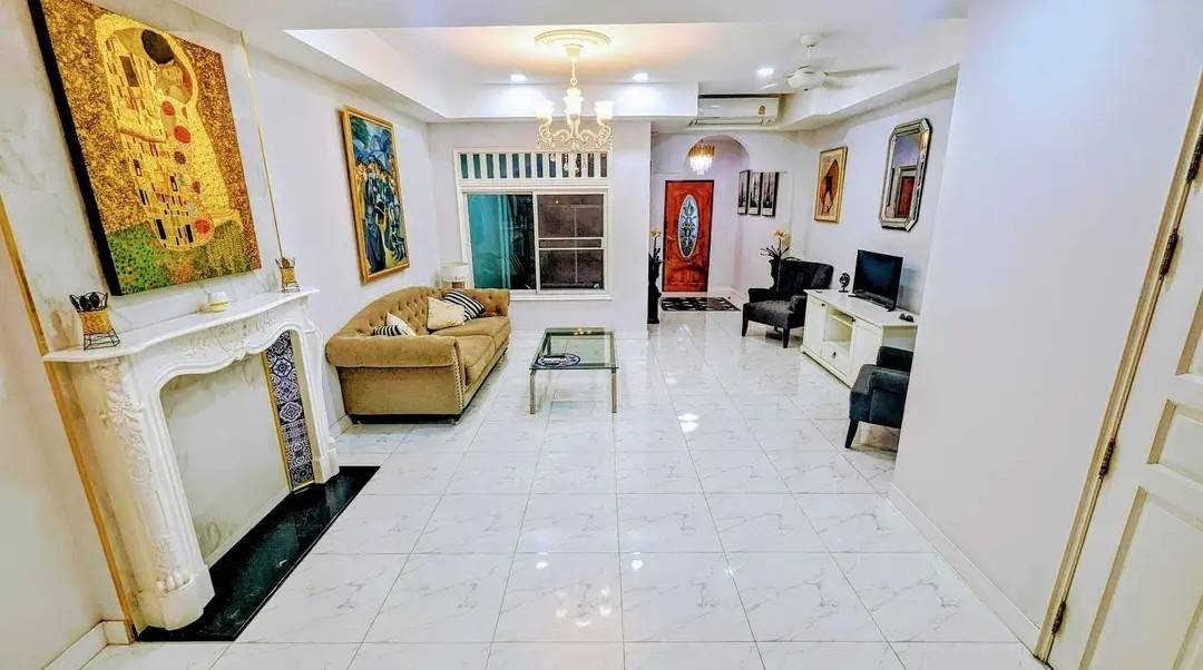 Luxury 4Bedroom Townhouse for Sale in Pratumnak Hill –  600m from the Beach!