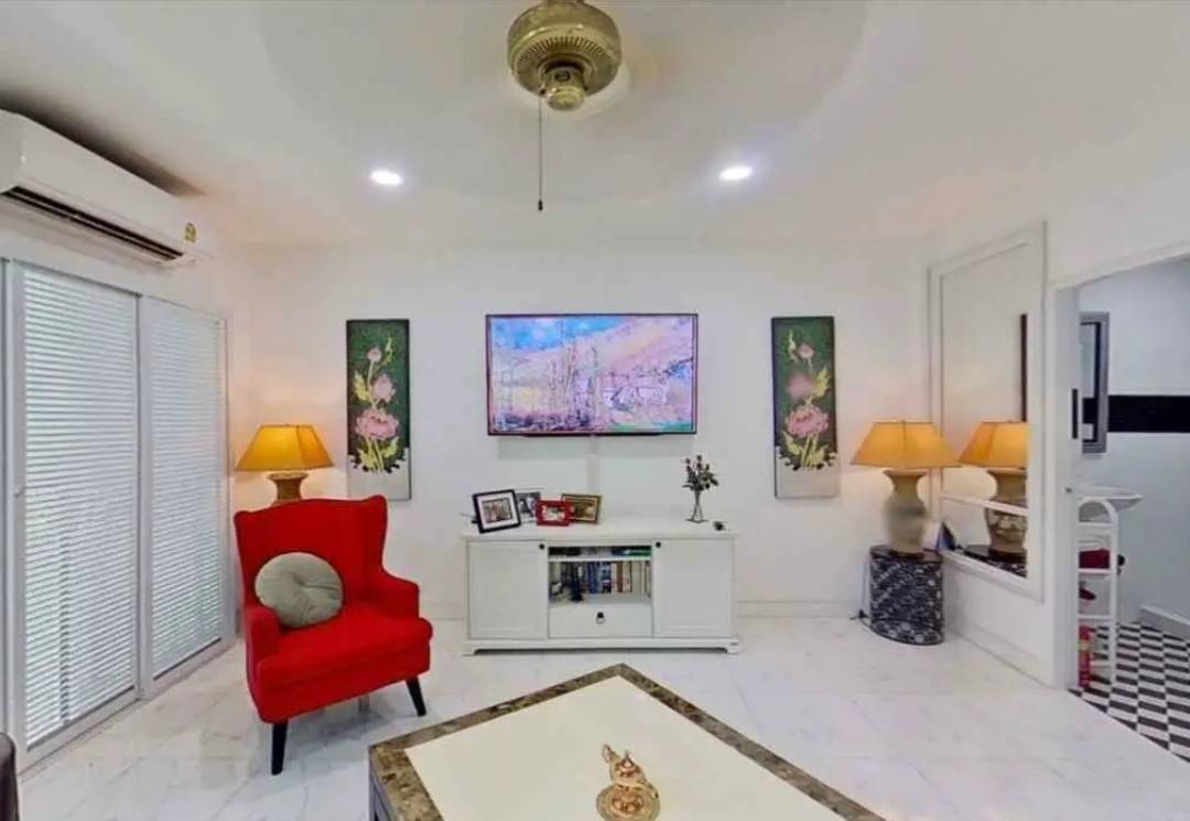 Luxury 4Bedroom Townhouse for Sale in Pratumnak Hill –  600m from the Beach!