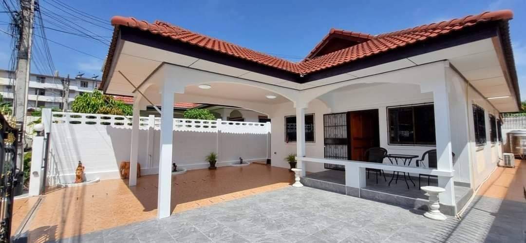 Beautiful  house with a hot price that comes with a spacious living area