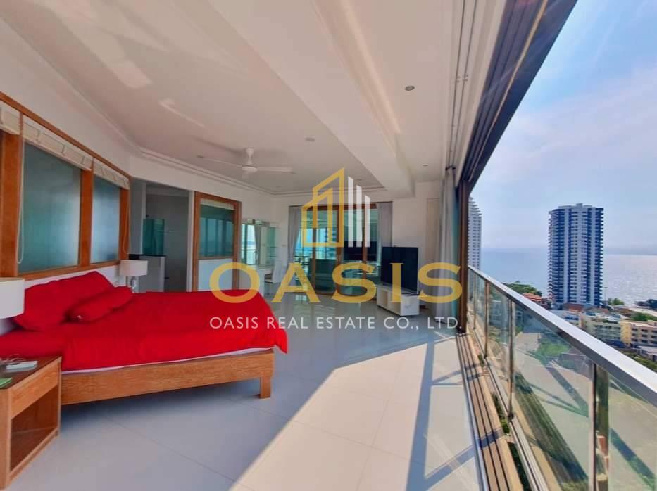 Luxury 300 sqm penthouse with beautiful sea views on Pratumnak Hill