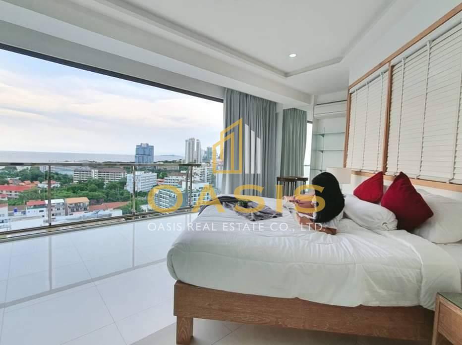 Luxury 300 sqm penthouse with beautiful sea views on Pratumnak Hill