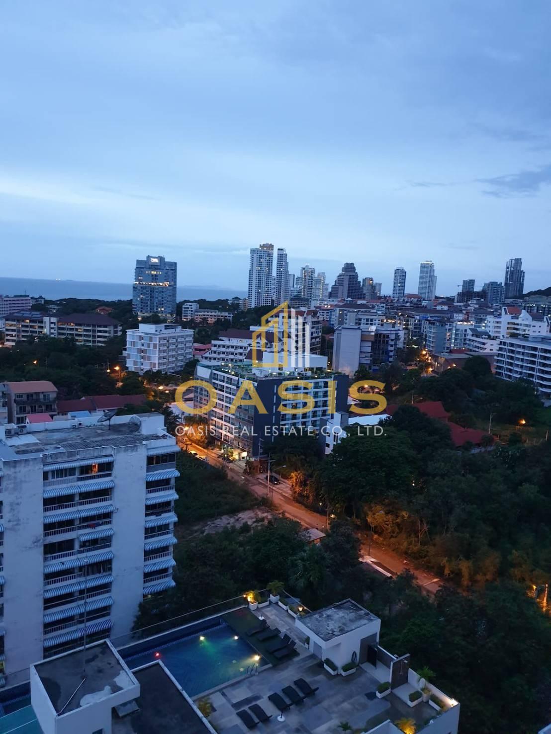 Luxury 300 sqm penthouse with beautiful sea views on Pratumnak Hill