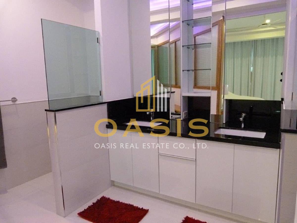 Luxury 300 sqm penthouse with beautiful sea views on Pratumnak Hill