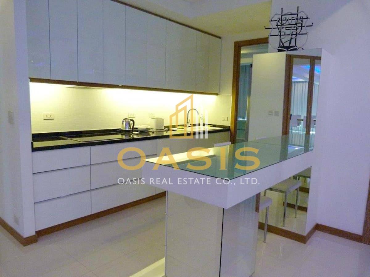 Luxury 300 sqm penthouse with beautiful sea views on Pratumnak Hill