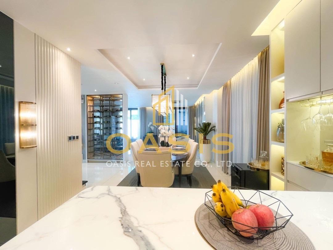 Beautiful luxury Corner Plot Pool Villa in the prestige Pattaya Prime Village