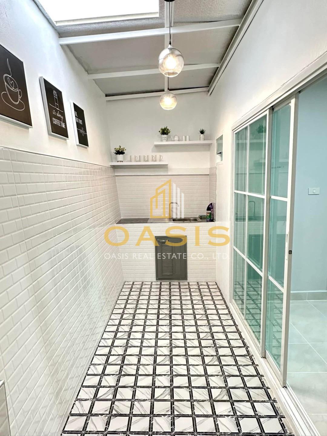 Corner Unit Townhome in Pronthep 7 – Move-In Ready!