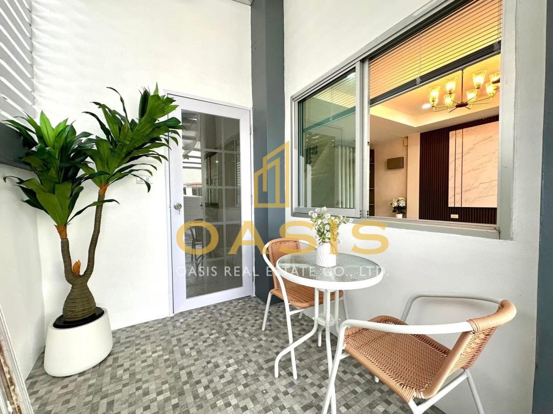 Corner Unit Townhome in Pronthep 7 – Move-In Ready!