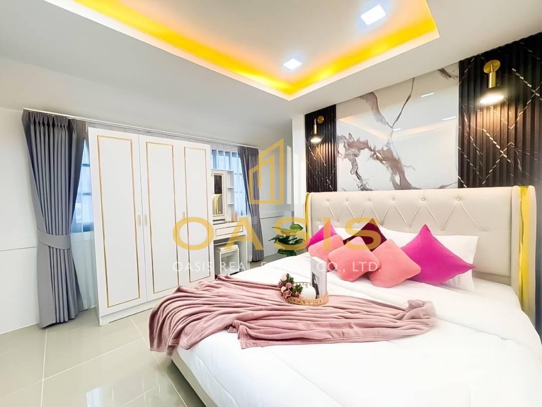 Fully Renovated 2-Story Single House for Sale in Pattaya Fully Renovated 2-Story Single House for Sale in Pattaya