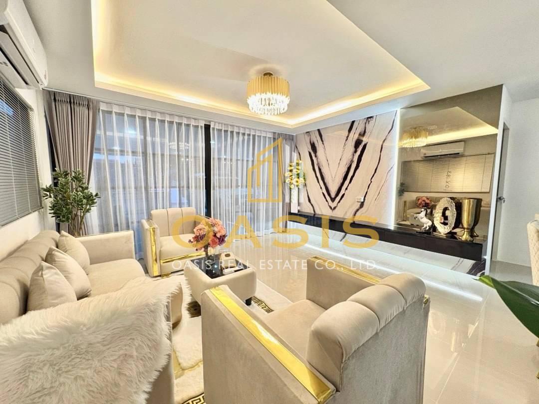 Fully Renovated 2-Story Single House for Sale in Pattaya Fully Renovated 2-Story Single House for Sale in Pattaya