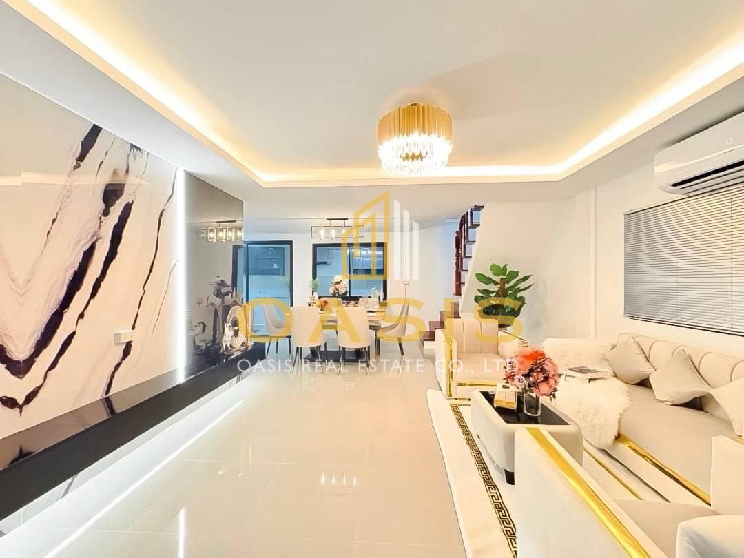 Fully Renovated 2-Story Single House for Sale in Pattaya Fully Renovated 2-Story Single House for Sale in Pattaya