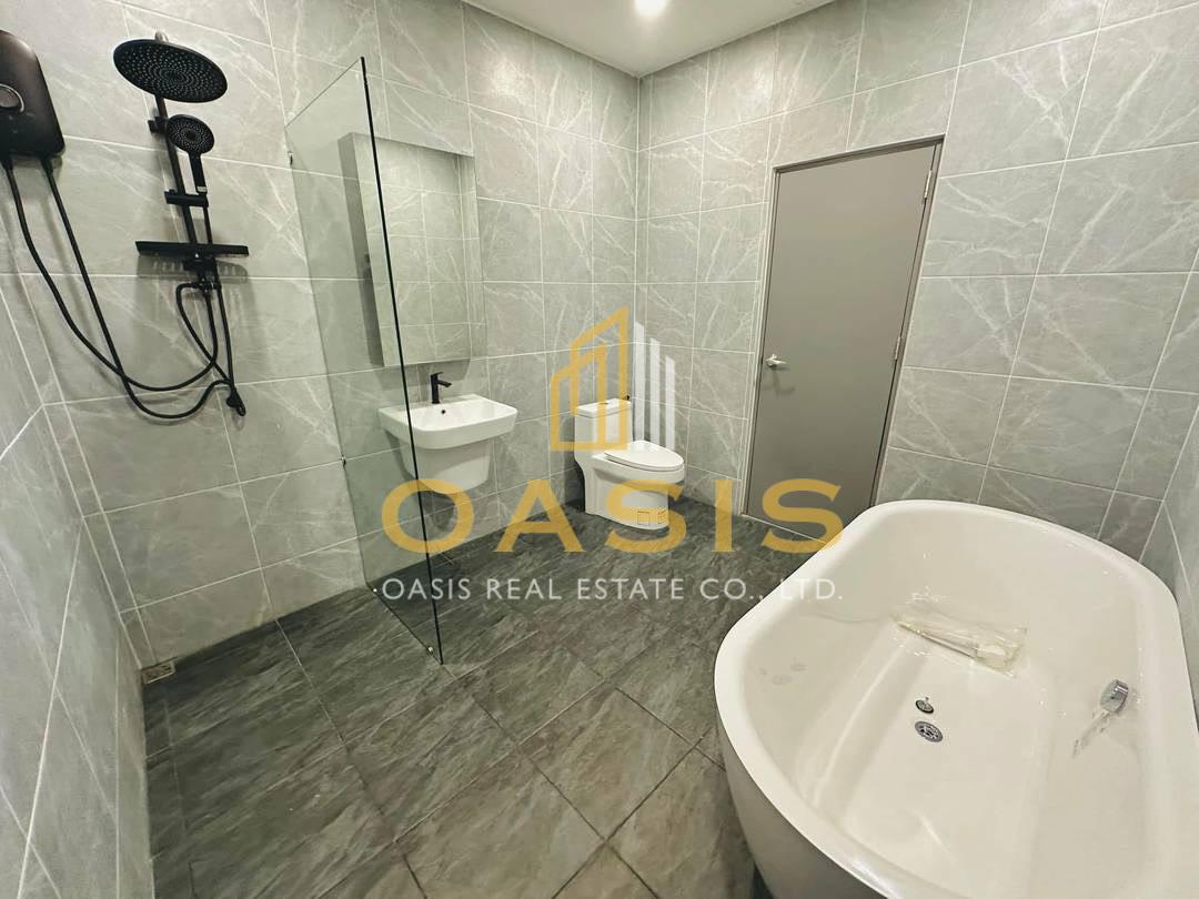 Luxury Pool Villa at Mabprachan Lake – Prime Location